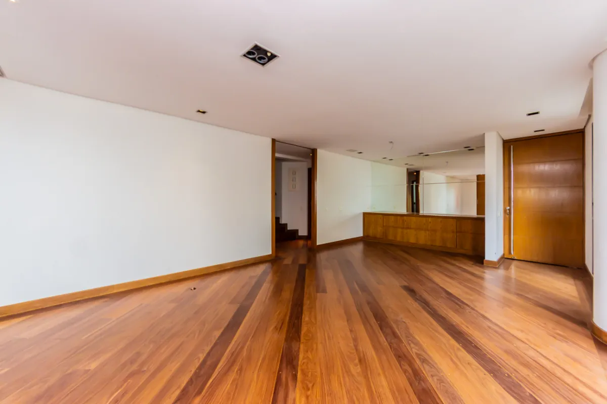 Duplex para venda em Indianópolis com 3 quartos, sendo 3 suítes, 198m²