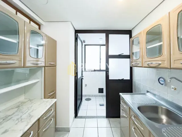 Apartamento 3 quartos e 2 banheiros, à venda ou para alugar, no bairro Cidade Baixa em Porto Alegre