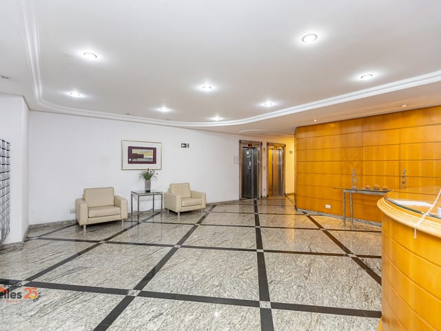 Apartamento 3 quartos e 2 banheiros, à venda, no bairro Cristo Rei em Curitiba