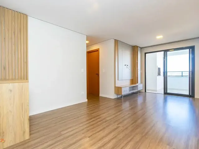 Apartamento 2 quartos e 2 banheiros, à venda, no bairro Água Verde em Curitiba