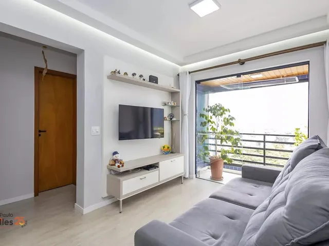 Apartamento 2 quartos e 1 banheiro, à venda, no bairro Cristo Rei em Curitiba
