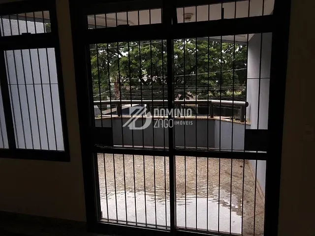 Apartamento 3 quartos e 2 banheiros, à venda ou para alugar, no bairro São Benedito em Uberaba