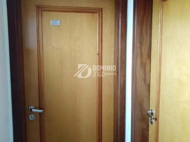 Apartamento 3 quartos e 2 banheiros, à venda ou para alugar, no bairro São Benedito em Uberaba