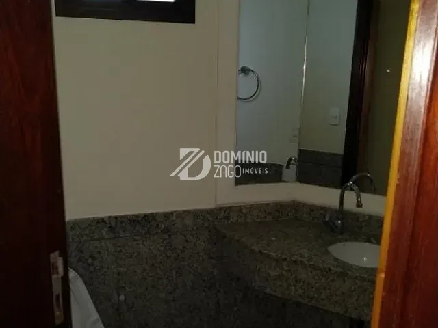 Apartamento 3 quartos e 2 banheiros, à venda ou para alugar, no bairro São Benedito em Uberaba