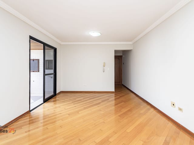Apartamento 3 quartos e 2 banheiros, para alugar, no bairro Ahú em Curitiba