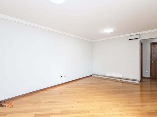 Apartamento 3 quartos e 2 banheiros, para alugar, no bairro Ahú em Curitiba