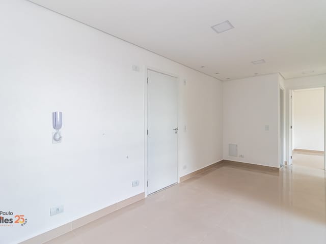 Apartamento 2 quartos e 1 banheiro, para alugar, no bairro Hauer  em Curitiba