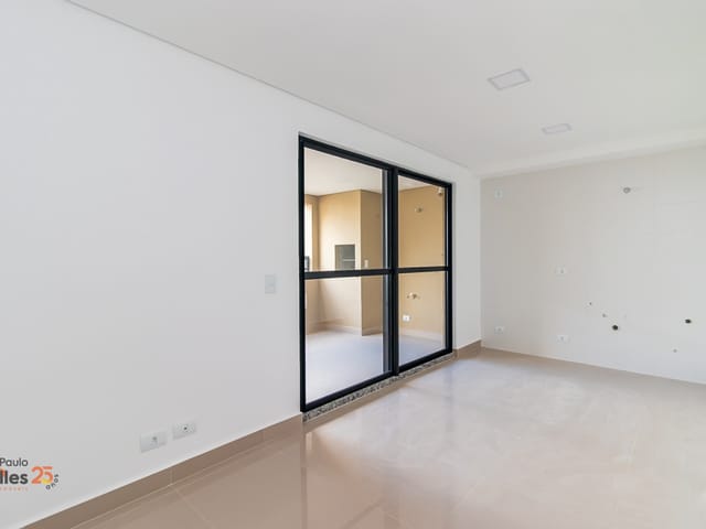 Apartamento 2 quartos e 1 banheiro, para alugar, no bairro Hauer  em Curitiba