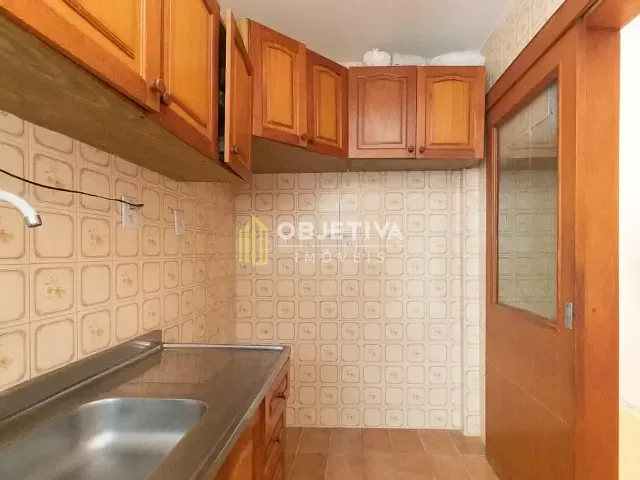 Apartamento 2 quartos e 1 banheiro, para alugar, no bairro Menino Deus em Porto Alegre