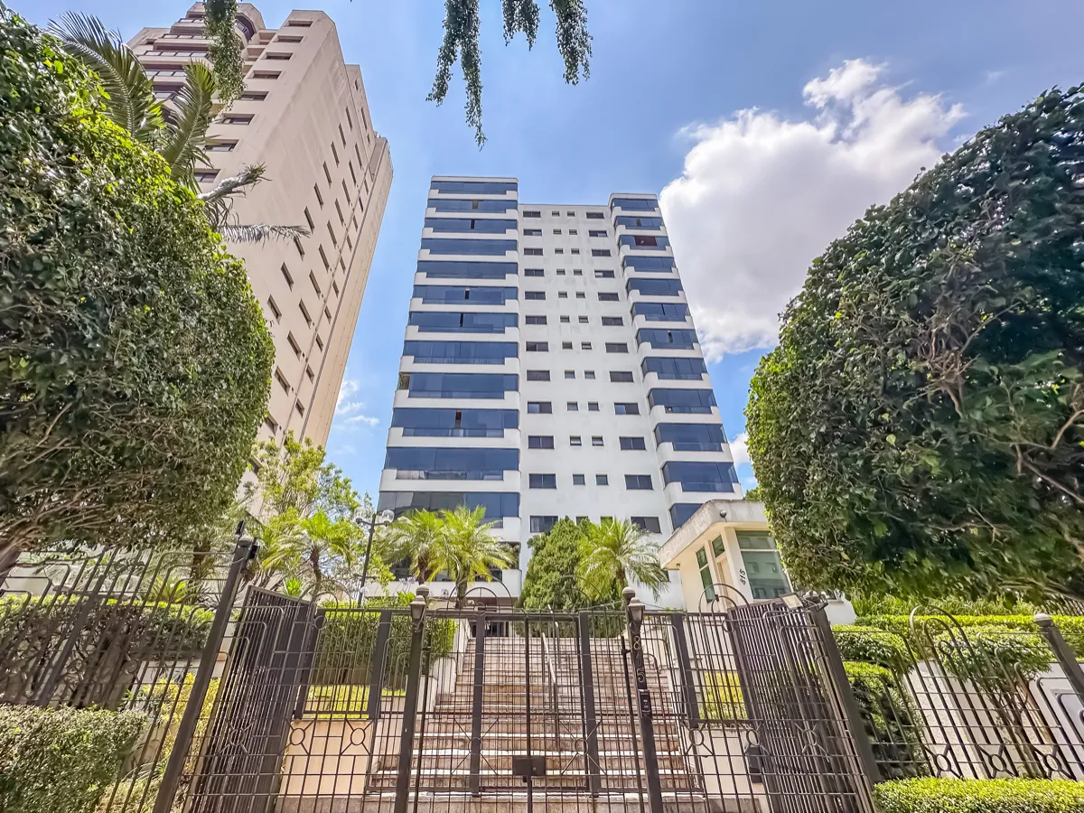 Apartamento para venda em Moema com 3 quartos, sendo 3 suítes, 249m²