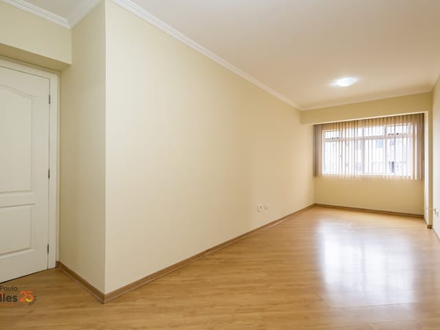 Apartamento 2 quartos e 1 banheiro, para alugar, no bairro Portão em Curitiba