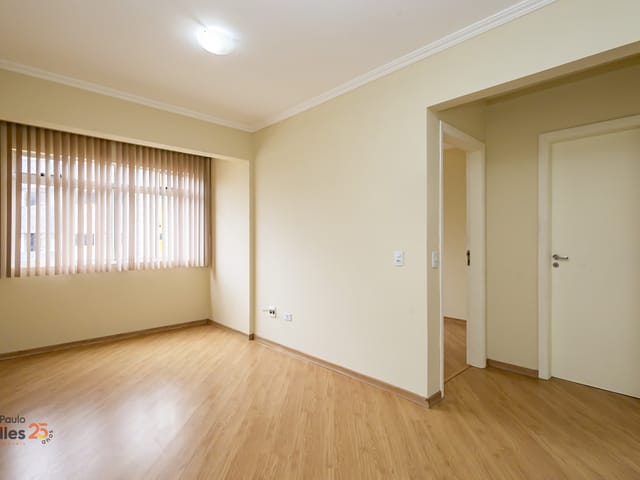 Apartamento 2 quartos e 1 banheiro, para alugar, no bairro Portão em Curitiba