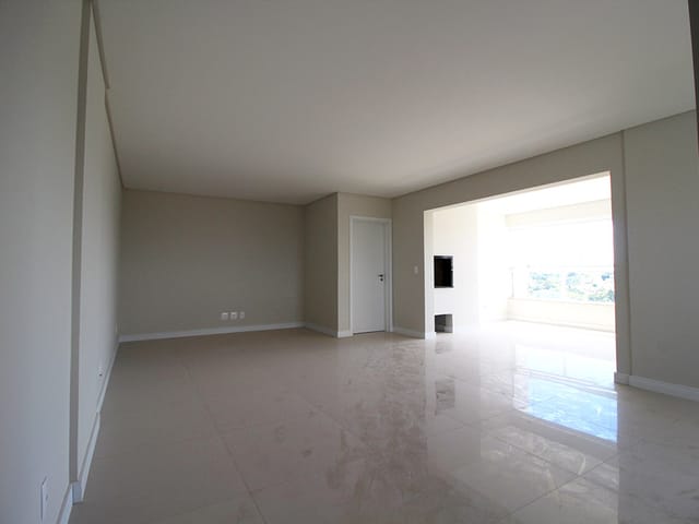 Apartamento com 262m² 3 quartos e 2 banheiros, à venda, no bairro Uvaranas em Ponta Grossa