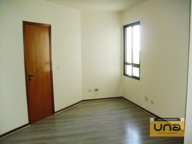Apartamento 3 quartos e 2 banheiros, à venda, no bairro CRISTO REI em Curitiba