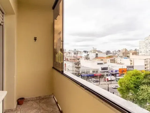 Apartamento 3 quartos e 2 banheiros, para alugar, no bairro Santana em Porto Alegre