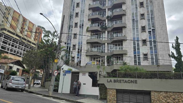 Apartamento com 700m² 3 quartos e 3 banheiros, à venda, no bairro Santa Helena em Juiz de Fora