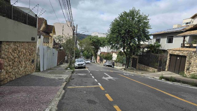 Apartamento com 700m² 3 quartos e 3 banheiros, à venda, no bairro Santa Helena em Juiz de Fora