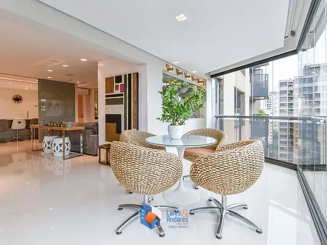 Apartamento com 244m² 3 quartos e 5 banheiros, à venda, no bairro Vila Nova Conceição em São Paulo