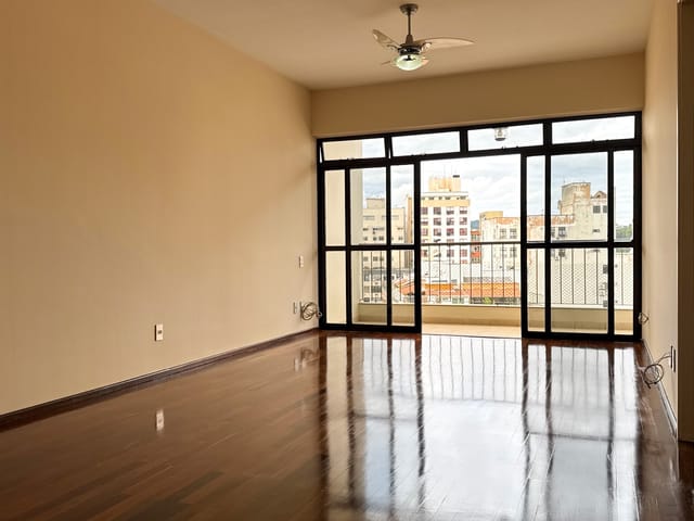 Apartamento 3 quartos e 2 banheiros, à venda, no bairro Centro em Juiz de Fora