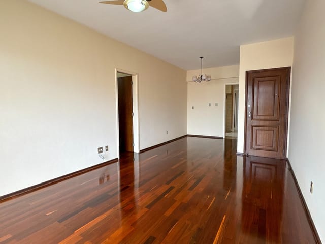 Apartamento 3 quartos e 2 banheiros, à venda, no bairro Centro em Juiz de Fora