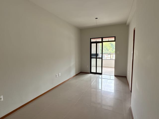 Apartamento 2 quartos e 2 banheiros, à venda, no bairro São Mateus em Juiz de Fora