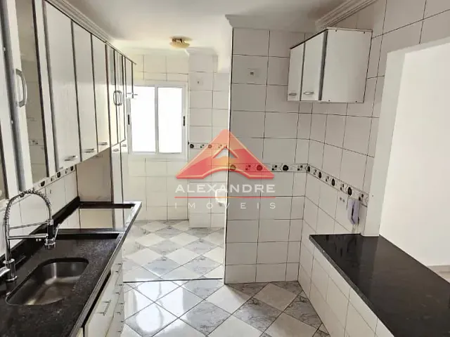 Apartamento com 76m² 3 quartos e 1 banheiro, para alugar, no bairro Vila Industrial em São José dos Campos