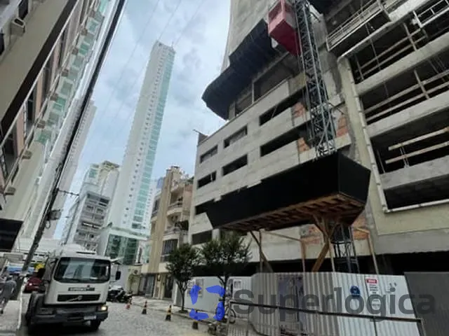 Apartamento com 280m² 4 quartos e 5 banheiros, à venda, no bairro Centro em Balneário Camboriú