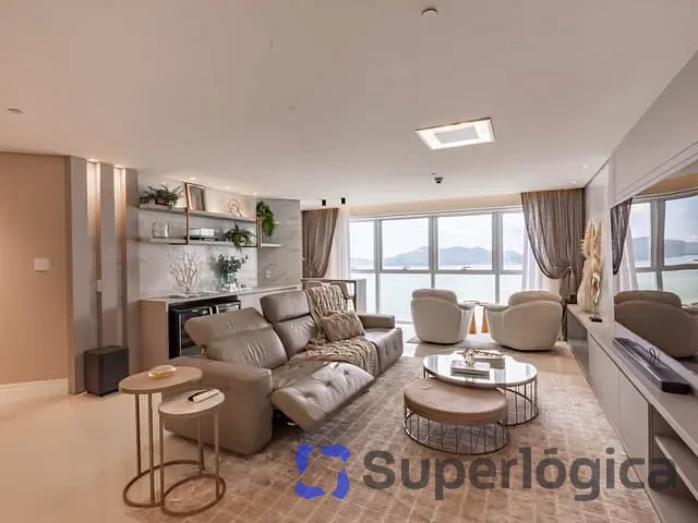 Apartamento com 251m² 3 quartos e 5 banheiros, à venda, no bairro Pioneiros em Balneário Camboriú