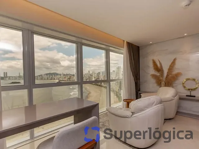 Apartamento com 251m² 3 quartos e 5 banheiros, à venda, no bairro Pioneiros em Balneário Camboriú