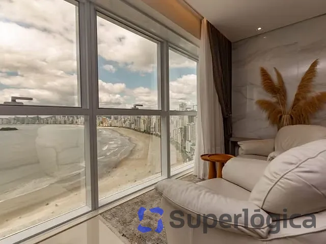 Apartamento com 251m² 3 quartos e 5 banheiros, à venda, no bairro Pioneiros em Balneário Camboriú