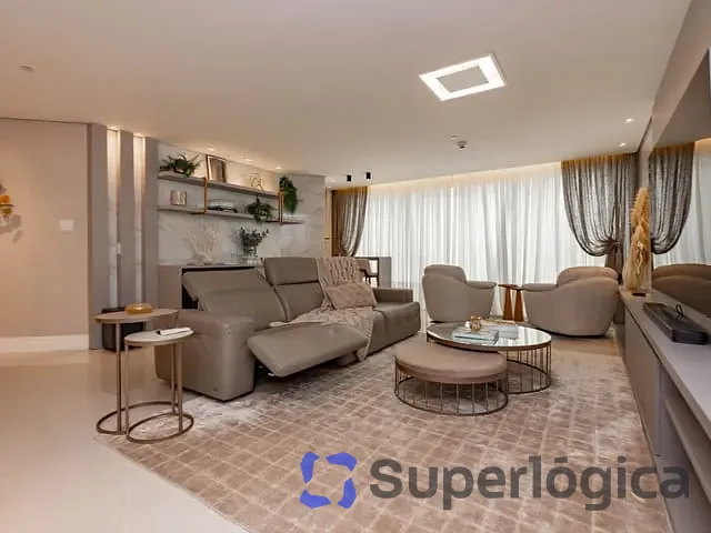 Apartamento com 251m² 3 quartos e 5 banheiros, à venda, no bairro Pioneiros em Balneário Camboriú