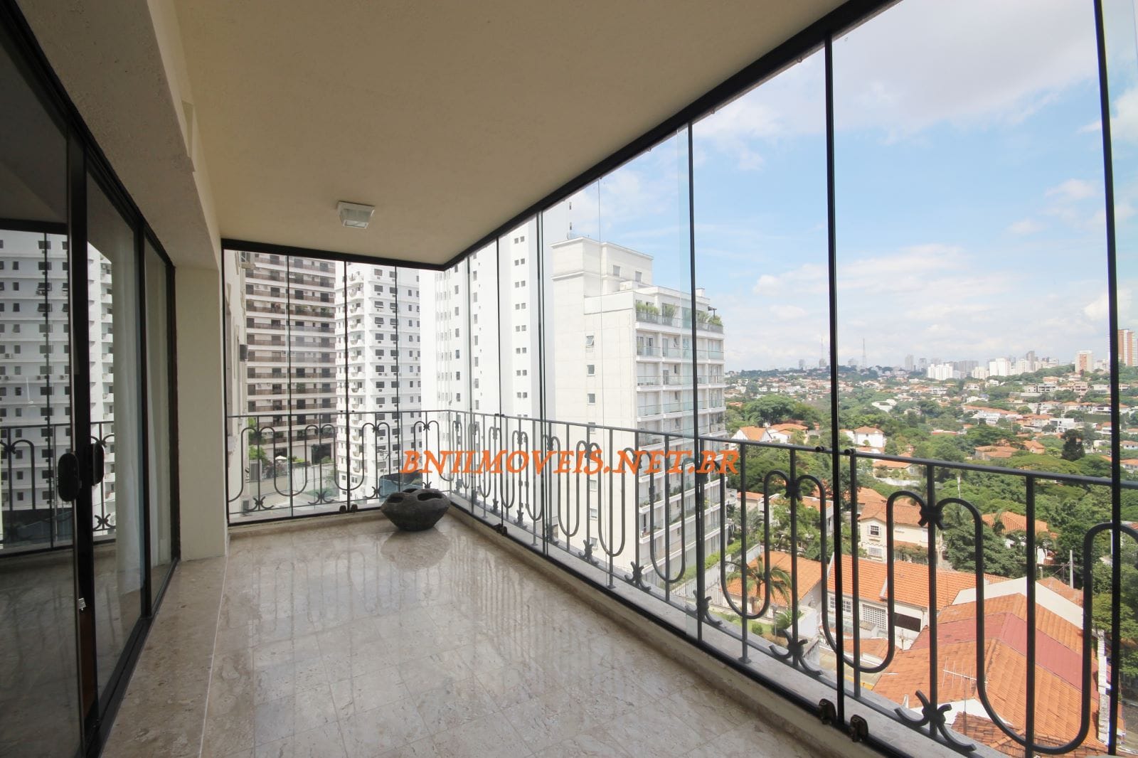 Apartamento à venda e aluguel com 3 quartos, 213m² - Foto 1