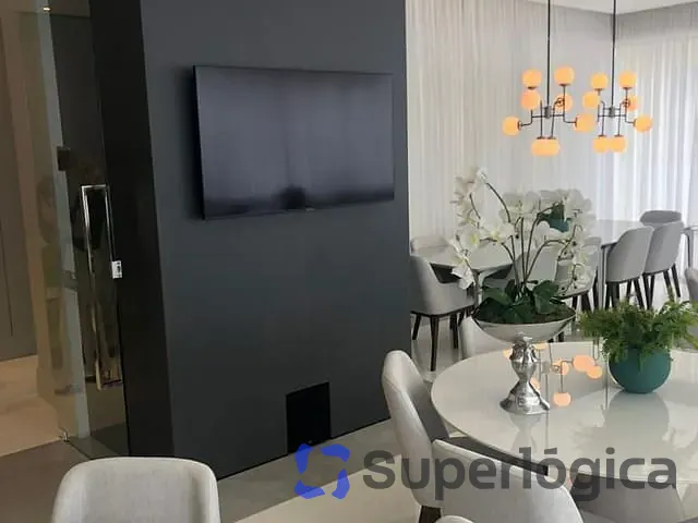 Apartamento 4 quartos e 4 banheiros, à venda, no bairro Centro em Balneário Camboriú