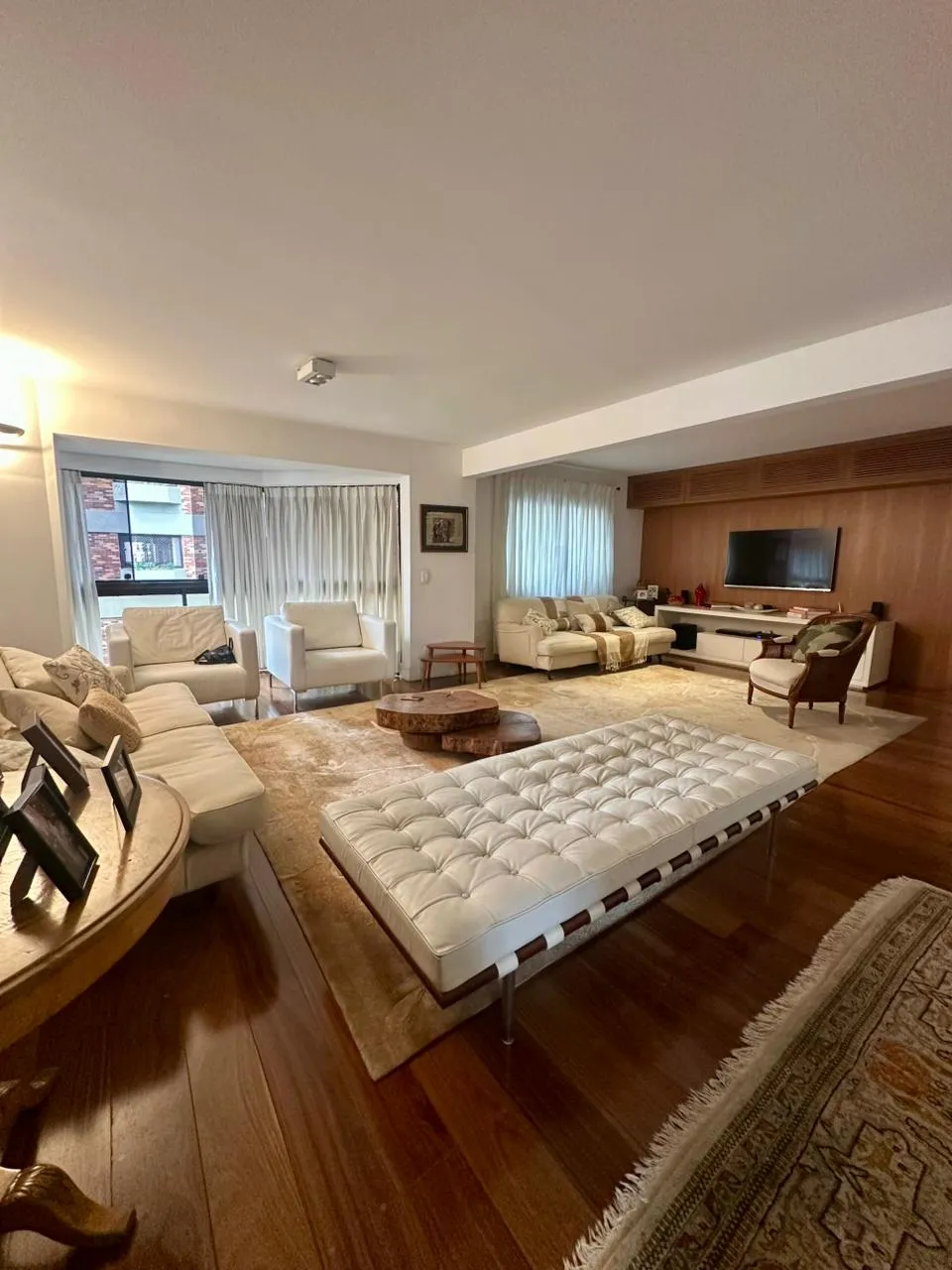 Apartamento para venda em Vila Nova Conceição com 3 quartos, sendo 3 suítes, 207m²
