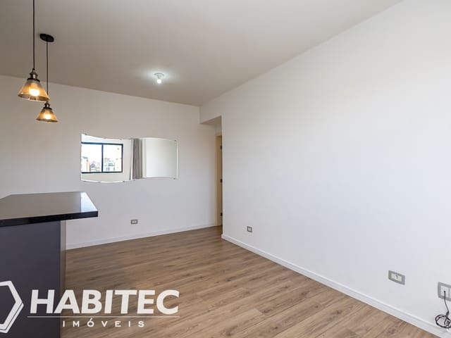 Apartamento 2 quartos e 1 banheiro, para alugar, no bairro Mercês em Curitiba