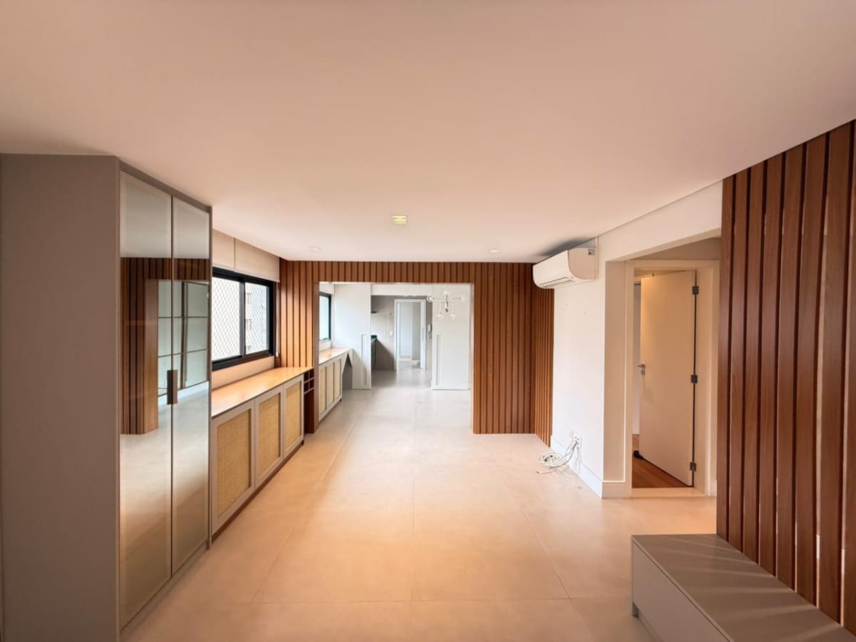 Apartamento para venda em Moema com 4 quartos, sendo 2 suítes , 142m²