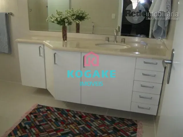 Apartamento à venda, no bairro Vila Adyana em São José dos Campos