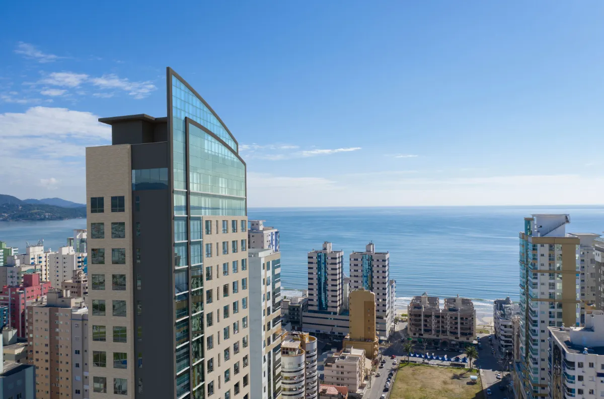 Apartamento para venda em Meia Praia com 2 quartos, 41m²