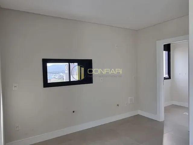 Apartamento com 250m² 3 quartos e 4 banheiros, à venda, no bairro Meia Praia em Itapema