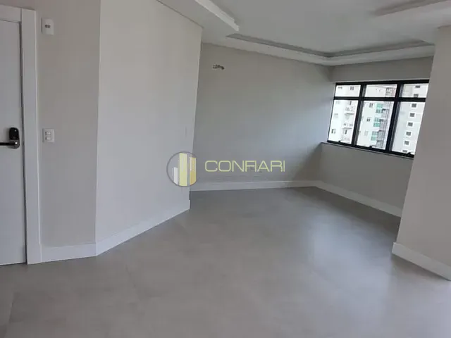 Apartamento com 250m² 3 quartos e 4 banheiros, à venda, no bairro Meia Praia em Itapema