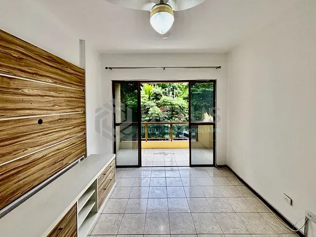 Apartamento 1 quarto e 1 banheiro, à venda, no bairro Jardim Astúrias em Guarujá
