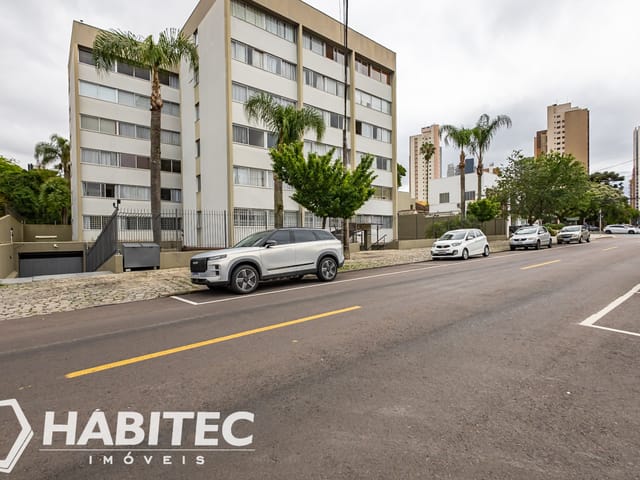 Apartamento 3 quartos e 2 banheiros, para alugar, no bairro Cabral em Curitiba