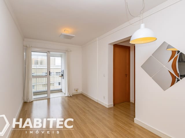 Apartamento 2 quartos e 2 banheiros, para alugar, no bairro Água Verde em Curitiba
