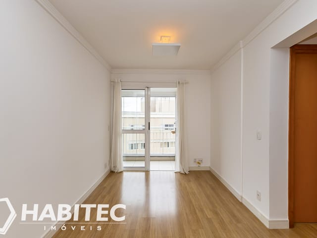 Apartamento 2 quartos e 2 banheiros, para alugar, no bairro Água Verde em Curitiba