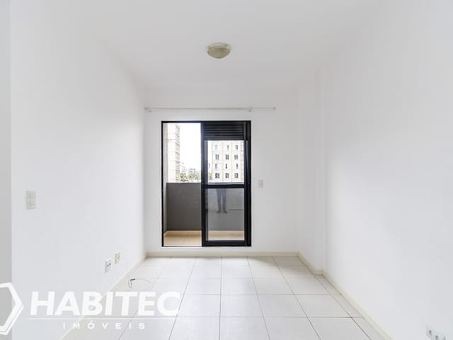 Apartamento 1 quarto e 1 banheiro, para alugar, no bairro Centro em Curitiba