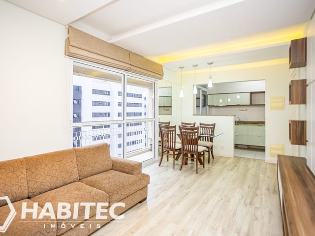 Apartamento 1 quarto e 1 banheiro, para alugar, no bairro Centro em Curitiba