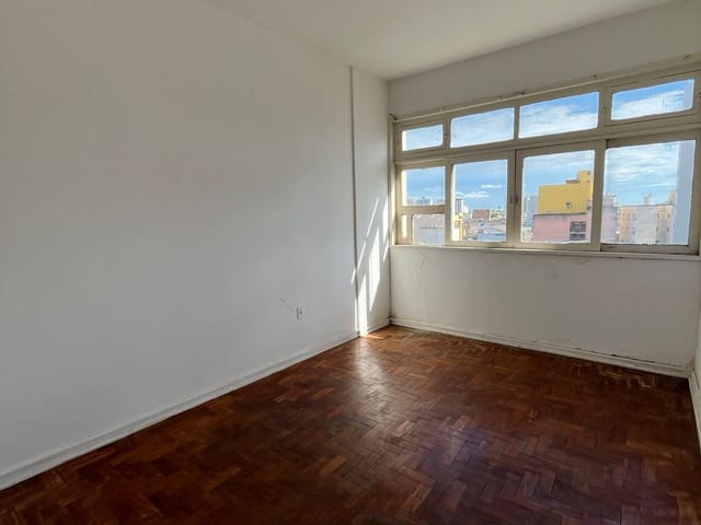 Apartamento 1 quarto e 1 banheiro, à venda ou para alugar, no bairro Centro em Campos dos Goytacazes