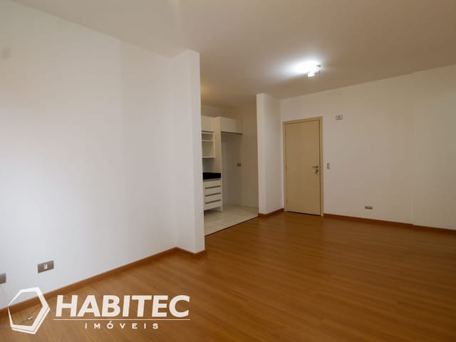Apartamento 2 quartos e 1 banheiro, para alugar, no bairro Centro em Curitiba