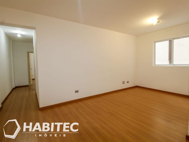 Apartamento 2 quartos e 1 banheiro, para alugar, no bairro Centro em Curitiba
