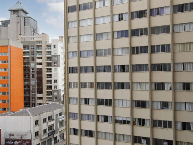 Apartamento 2 quartos e 1 banheiro, para alugar, no bairro Centro em Curitiba